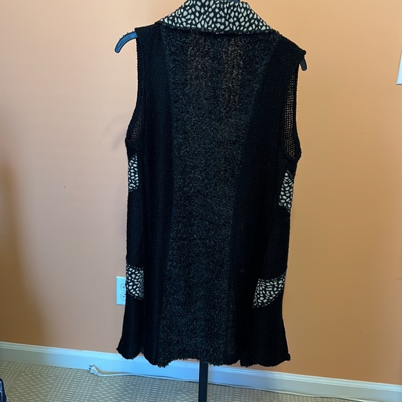 Textured Sweater with patch detailed shawl size medium - Picture 7 of 11